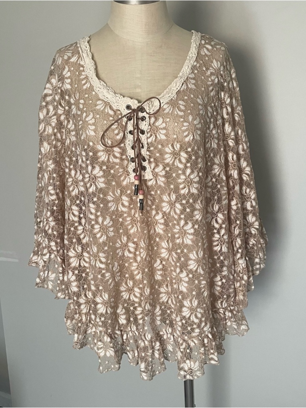 Studio West tan floral lace top size 2X